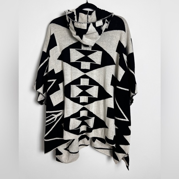 Billabong Enchanted Ways Black & Cream Aztec Print Open Hooded Poncho Boho Sz S - Picture 4 of 12